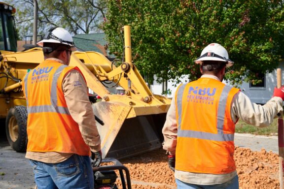 Picture of New Braunfels Utilities completing repairs on a broken water pipe.